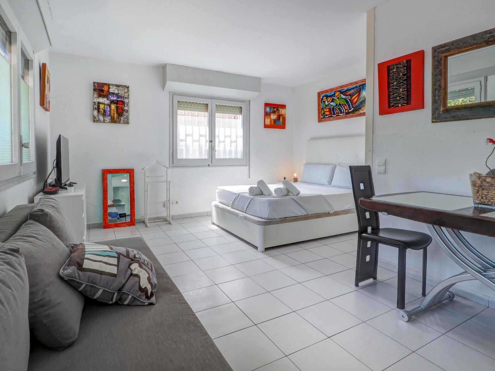 Los Globos Beach Studio By Hello Homes סיטגס מראה חיצוני תמונה